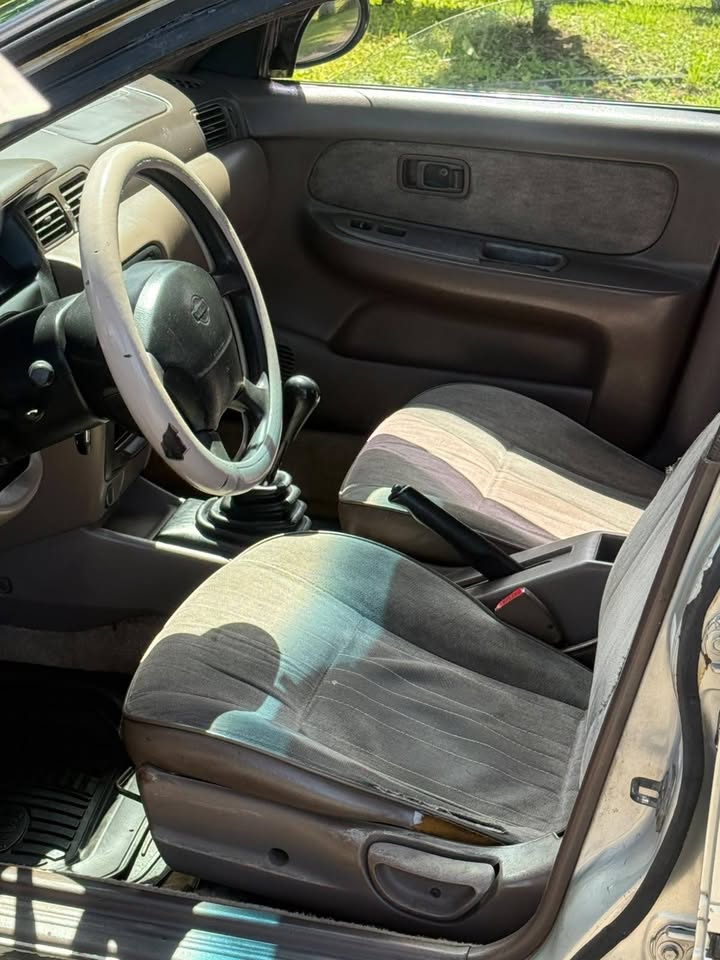 1996 Nissan Sentra - foto 5