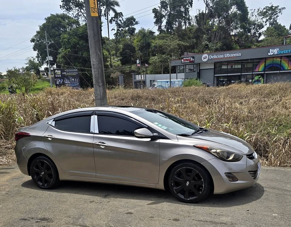 2012 Hyundai Elantra - foto 2