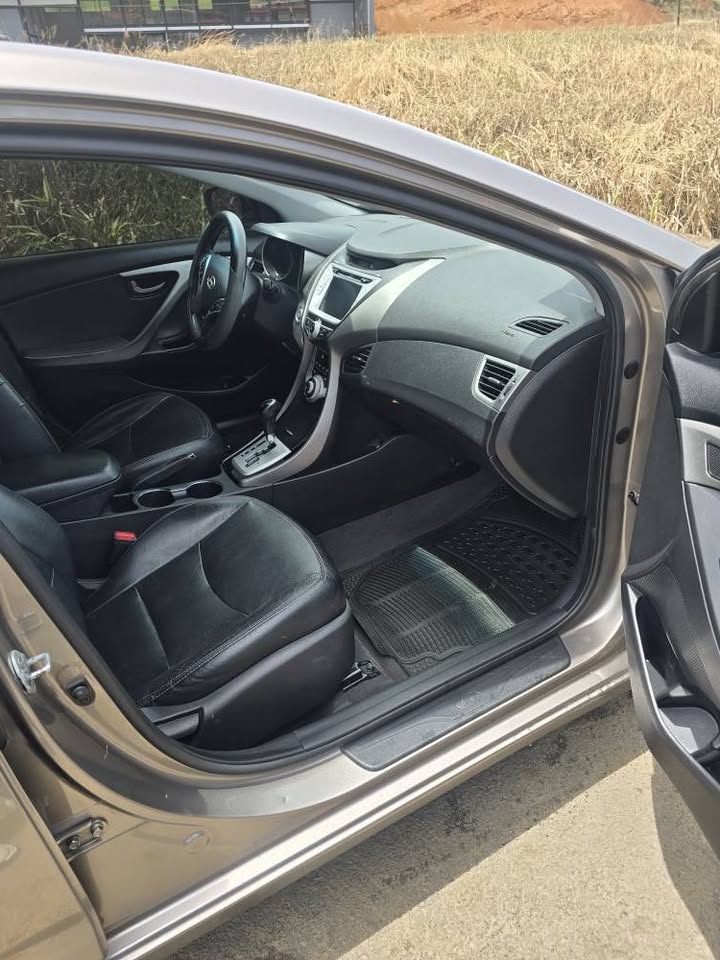 2012 Hyundai Elantra - foto 5