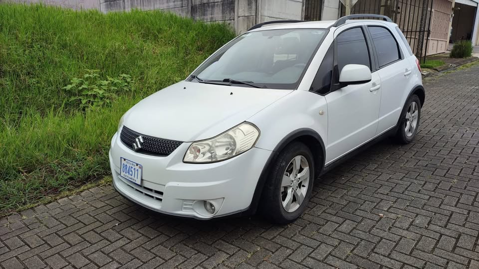 2011 Suzuki SX4 - foto 2