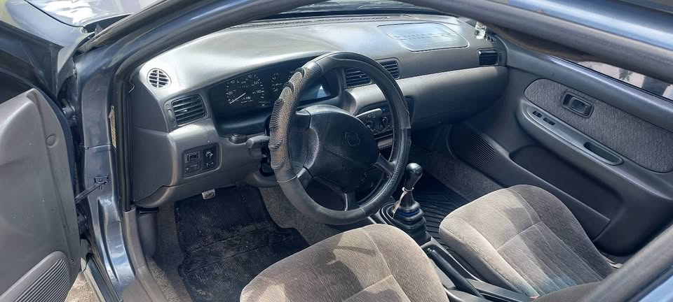 1998 Nissan Sentra - foto 4