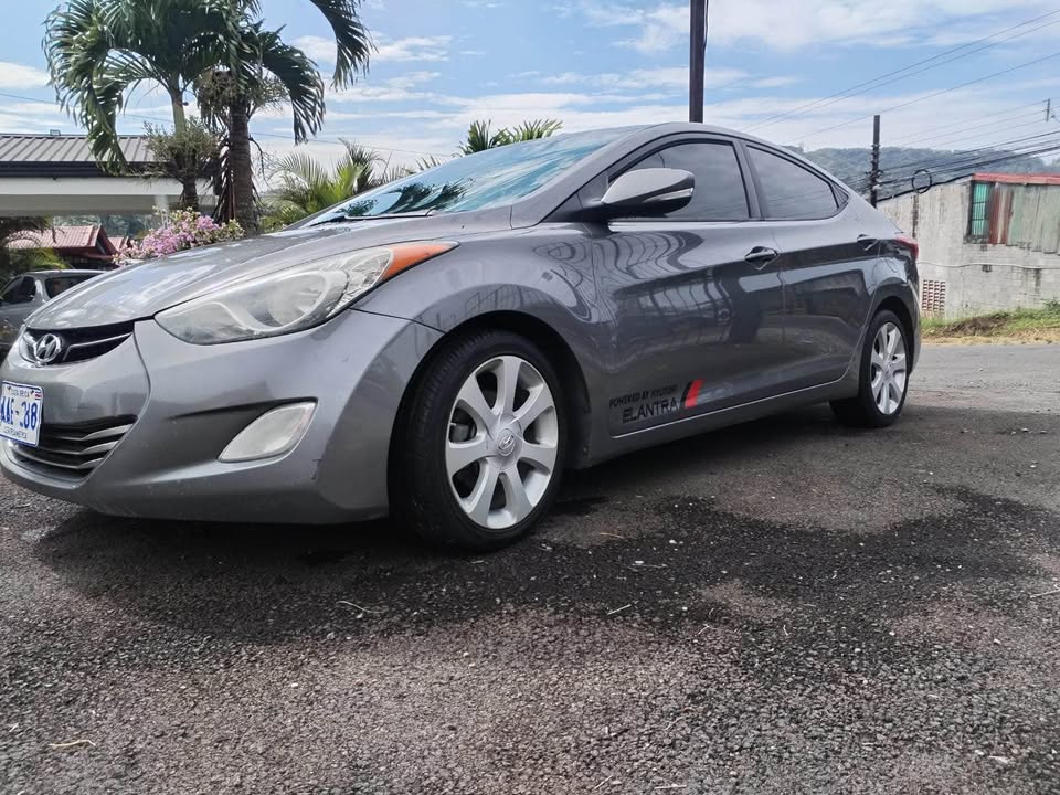 2013 Hyundai Elantra - foto 2