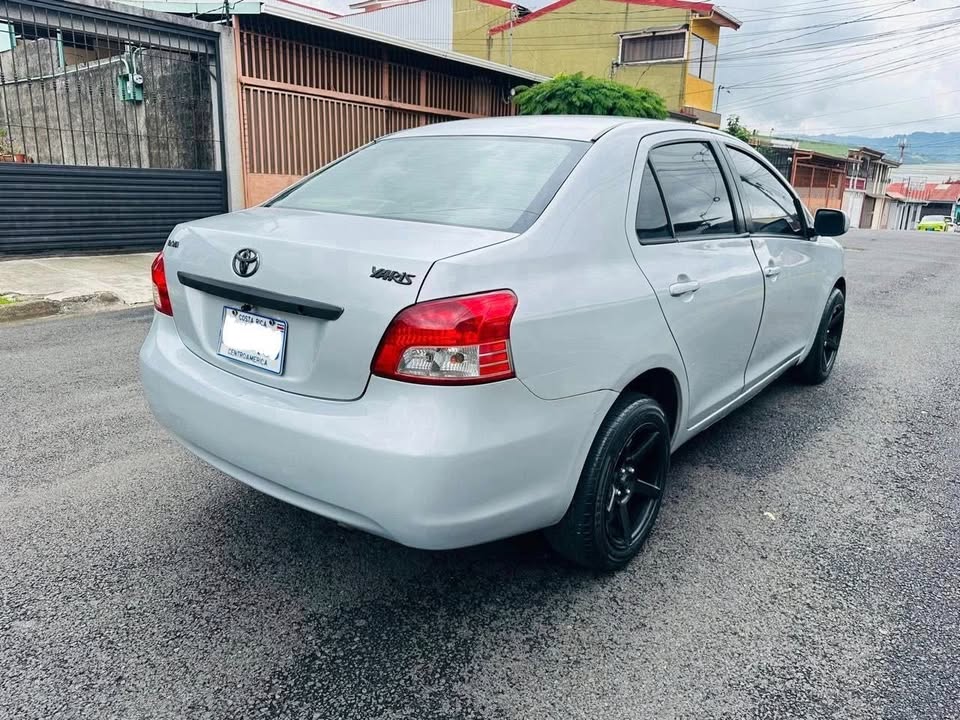 2008 Toyota Yaris - foto 4
