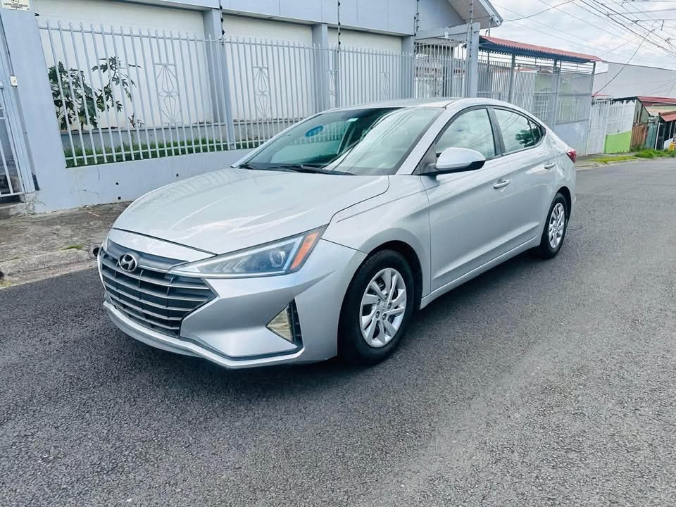 2019 Hyundai Elantra - foto 2