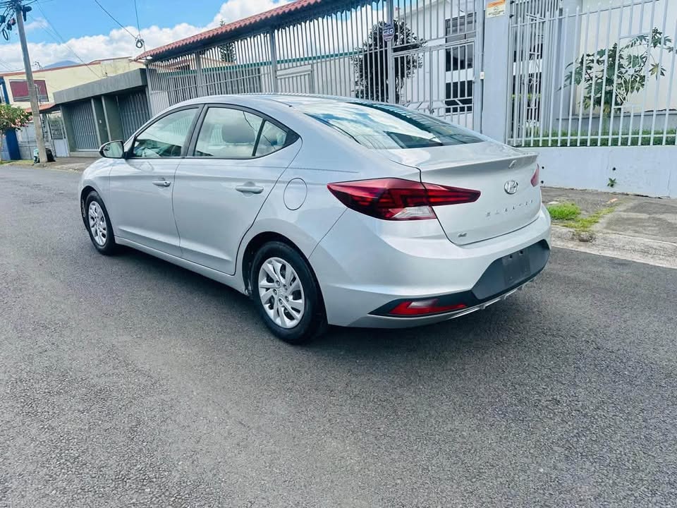2019 Hyundai Elantra - foto 4