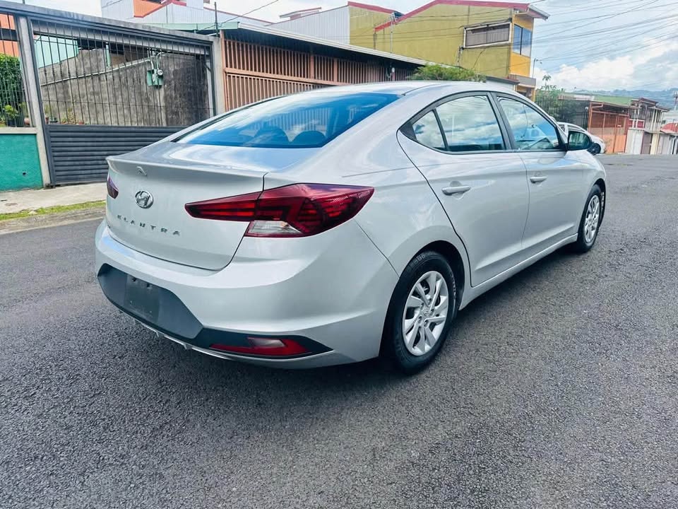 2019 Hyundai Elantra - foto 5