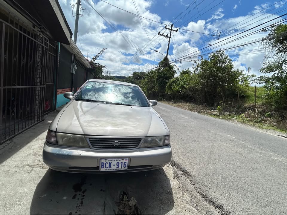 1996 Nissan Sentra - foto 2