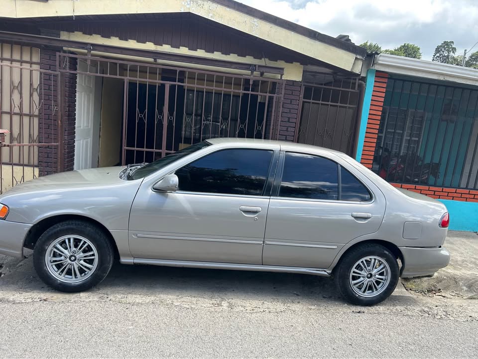 1996 Nissan Sentra - foto 3