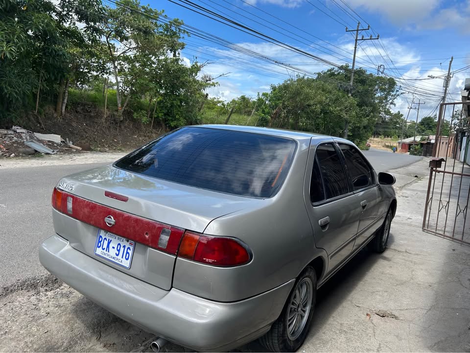1996 Nissan Sentra - foto 5