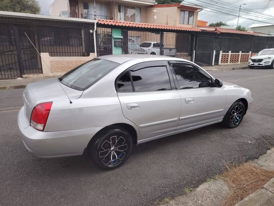 2001 Hyundai Elantra - foto 5