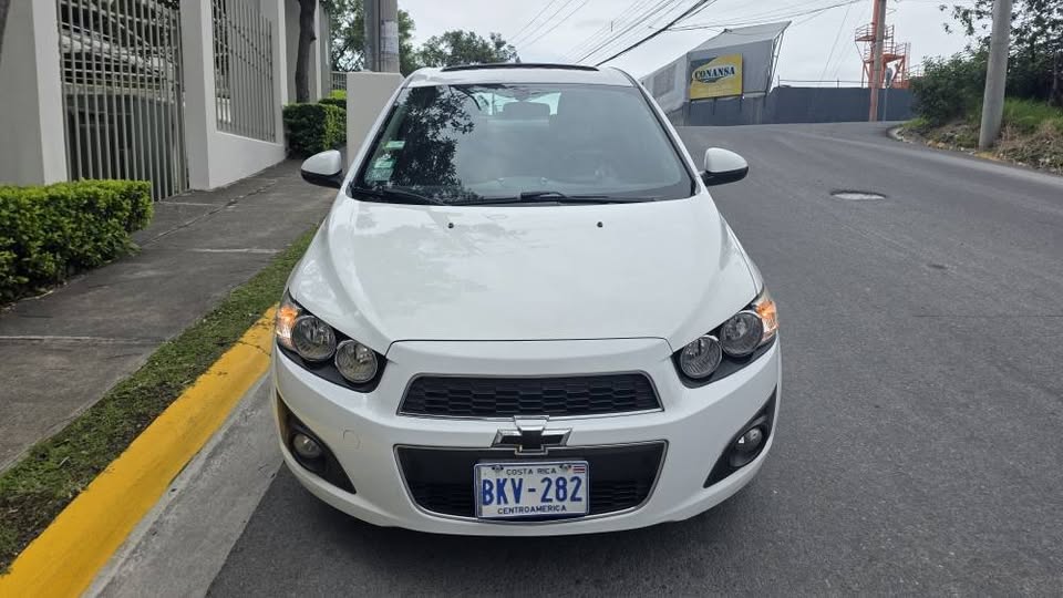 2016 Chevrolet Sonic - foto 2