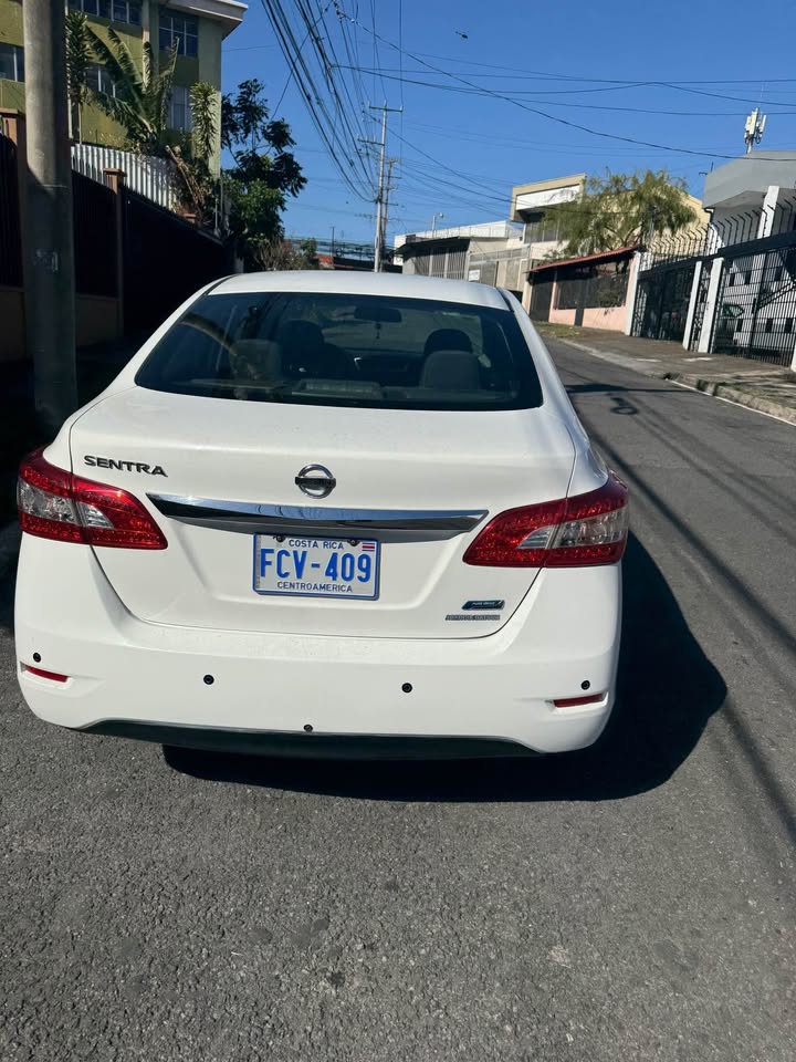 2016 Nissan Sentra - foto 2
