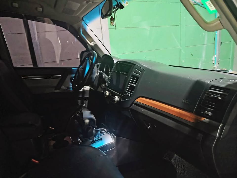 2008 Mitsubishi Montero - foto 2
