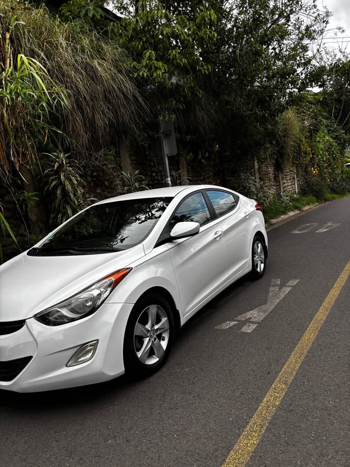 2013 Hyundai Elantra - foto 2