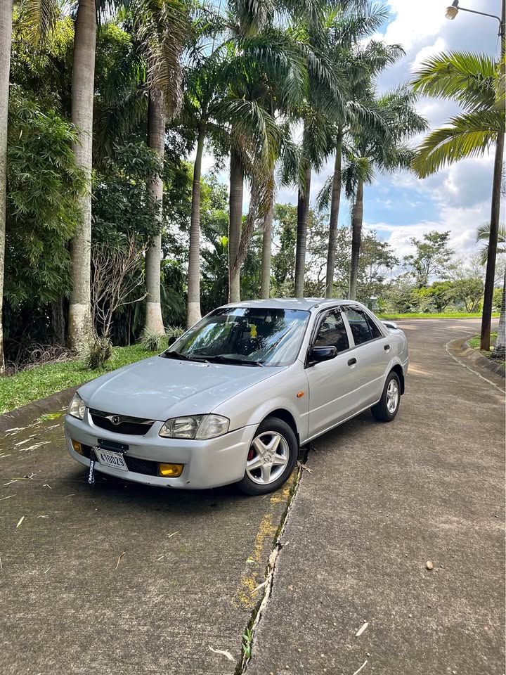 2001 Mazda 323