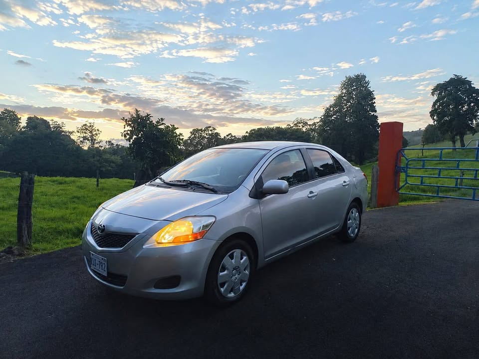 2010 Toyota Yaris - foto 5