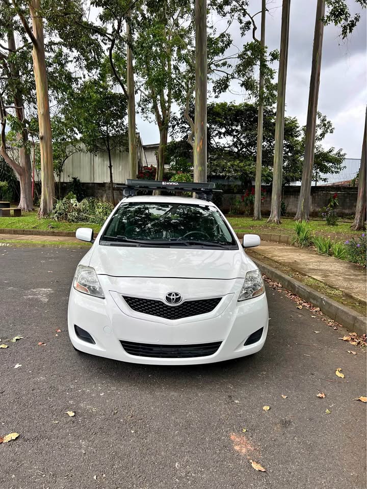 2012 Toyota Yaris - foto 2
