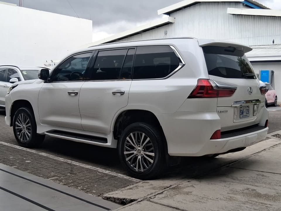 2017 Lexus LX - foto 3