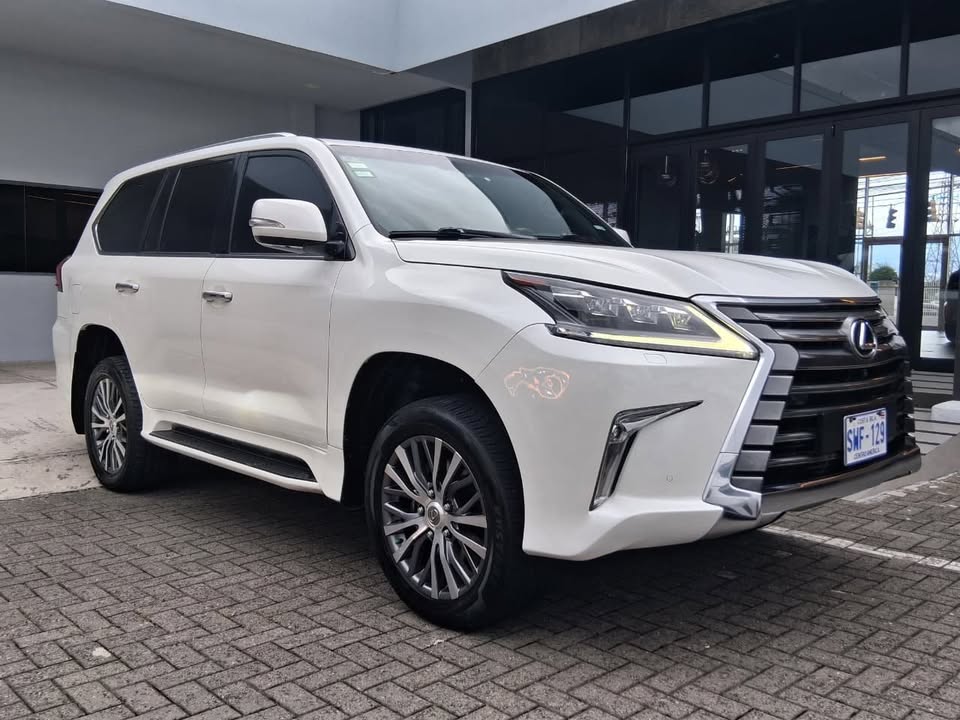 2017 Lexus LX - foto 5