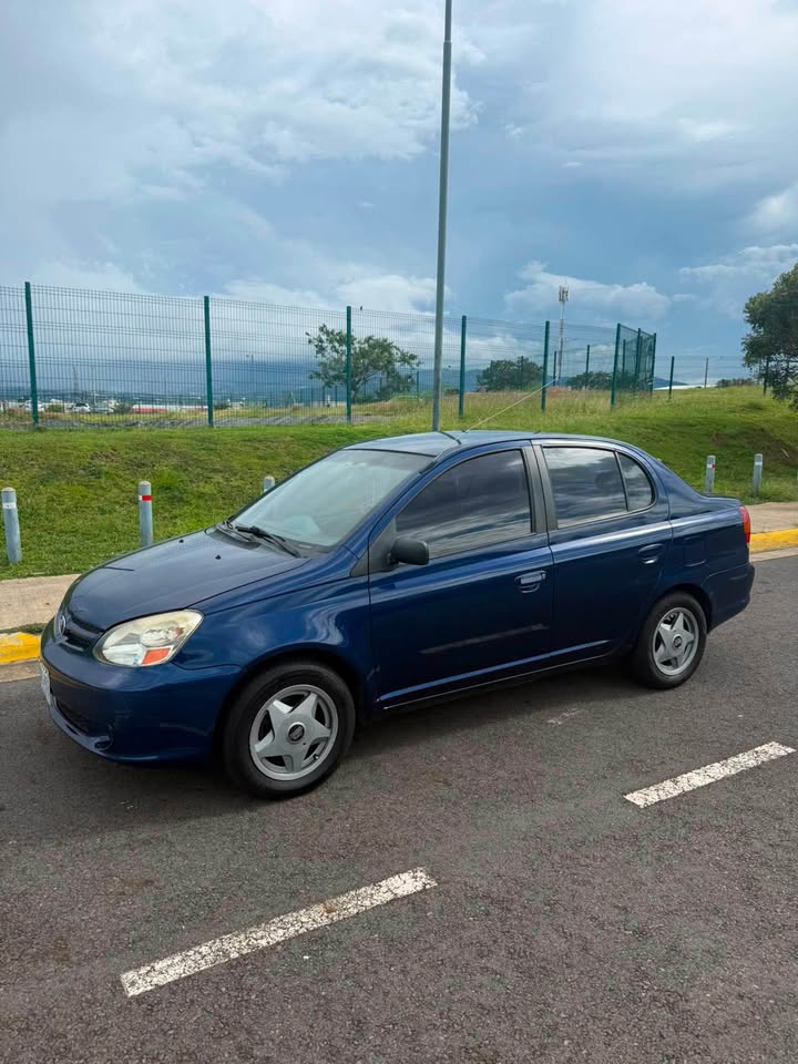 2003 Toyota Yaris - foto 2