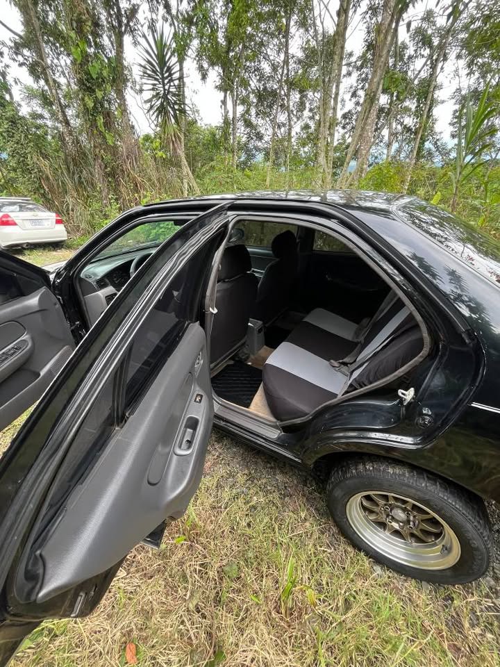 1996 Nissan Sentra - foto 3