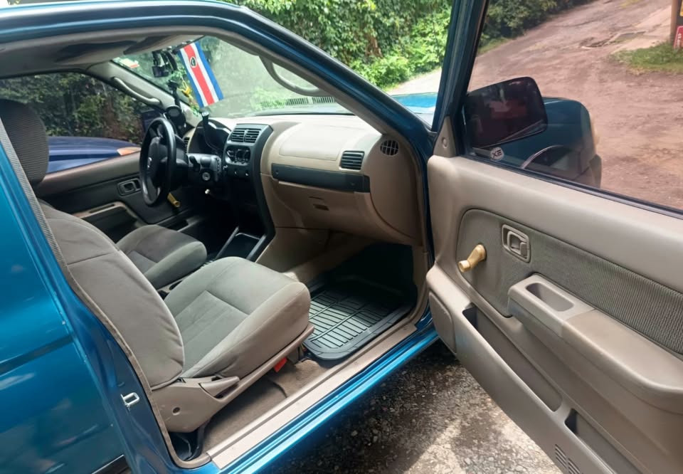2002 Nissan Frontier - foto 2