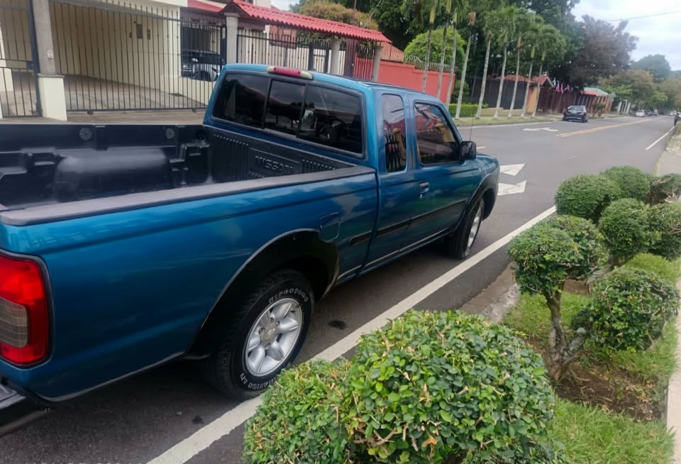 2002 Nissan Frontier - foto 4