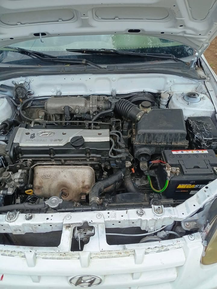2003 Hyundai Accent - foto 2