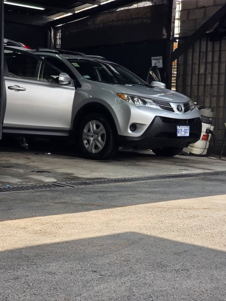 2013 Toyota RAV4 - foto 2