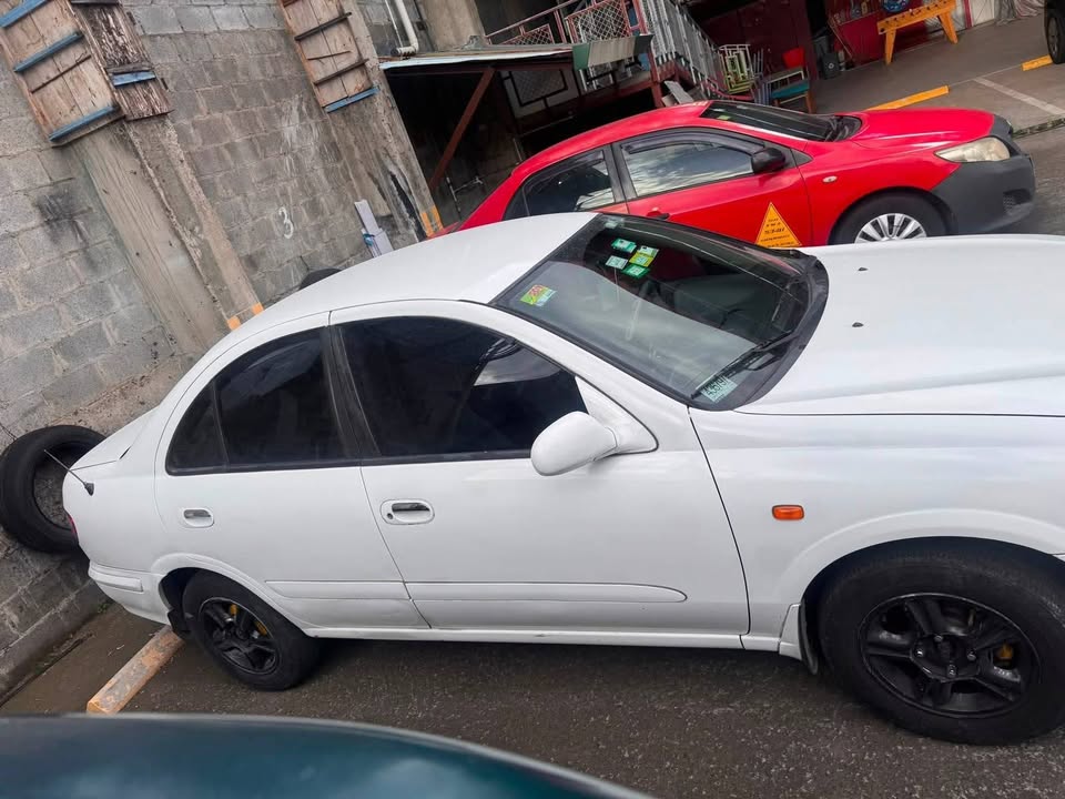 2002 Nissan Almera - foto 2