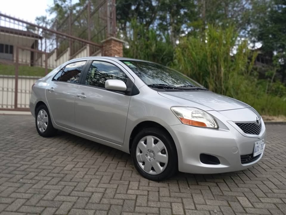 2010 Toyota Yaris - foto 2