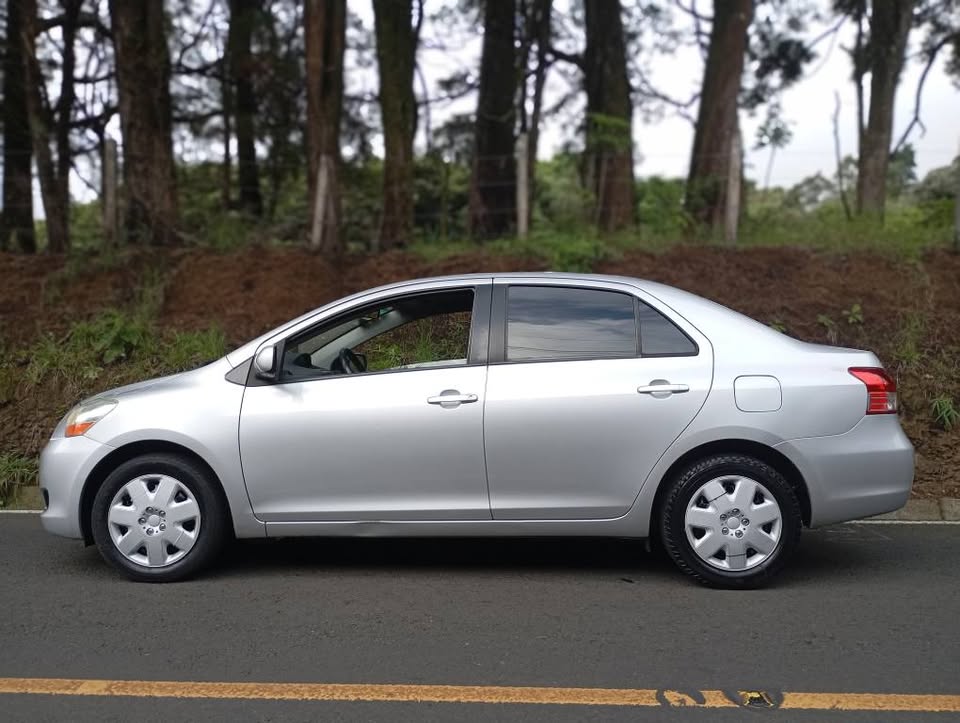 2010 Toyota Yaris - foto 4