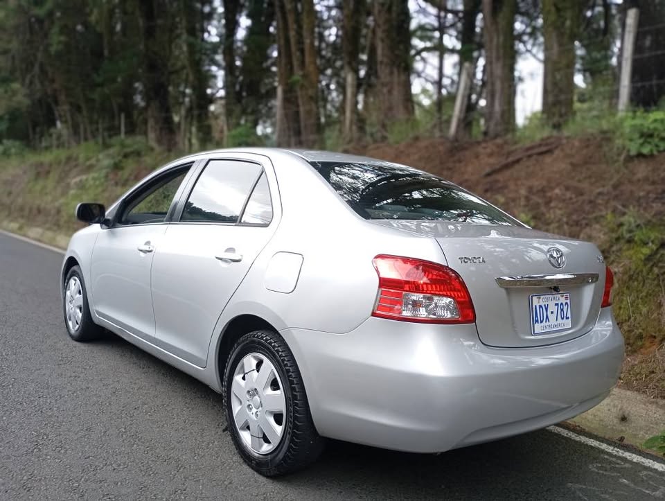 2010 Toyota Yaris - foto 5