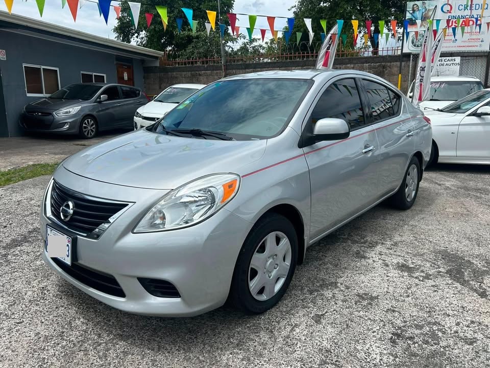 2014 Nissan Versa - foto 2