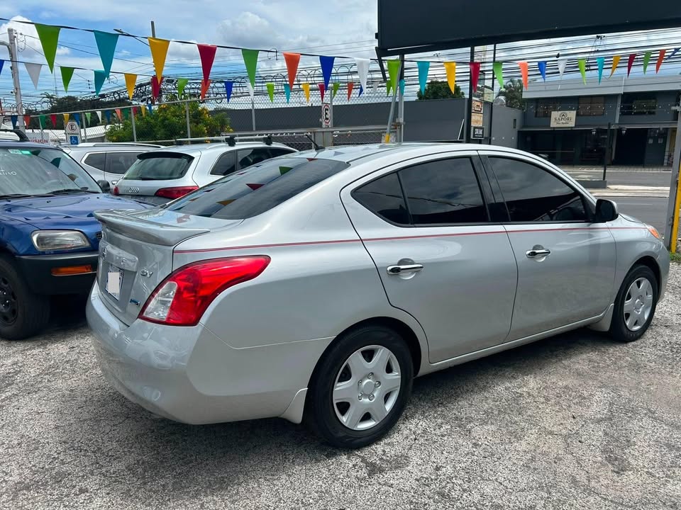 2014 Nissan Versa - foto 3