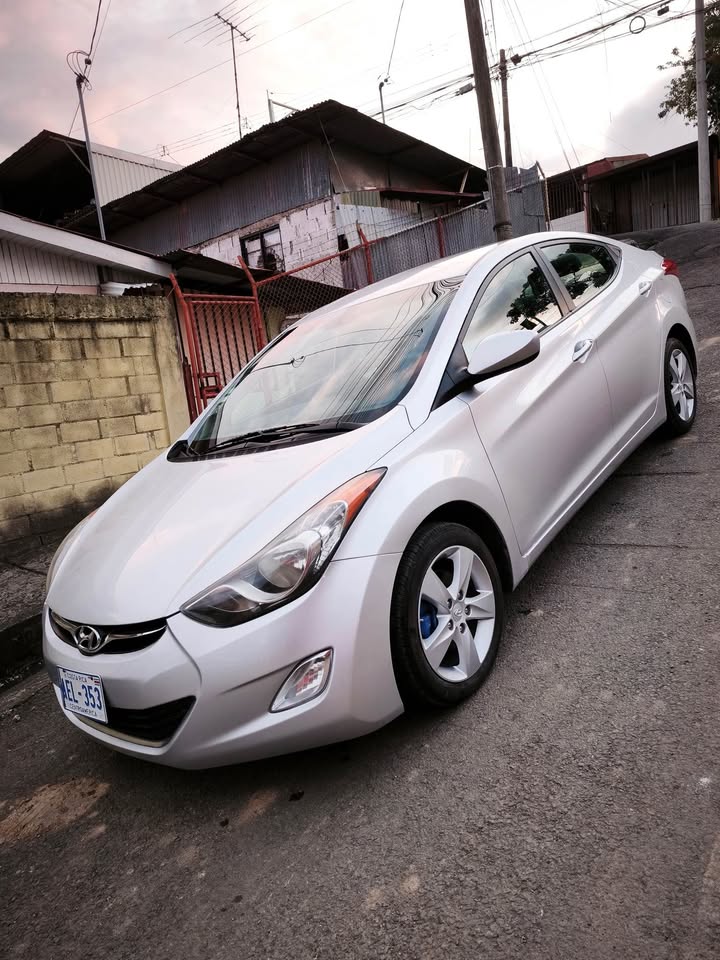 2013 Hyundai Elantra - foto 2