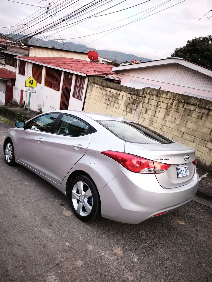 2013 Hyundai Elantra - foto 4