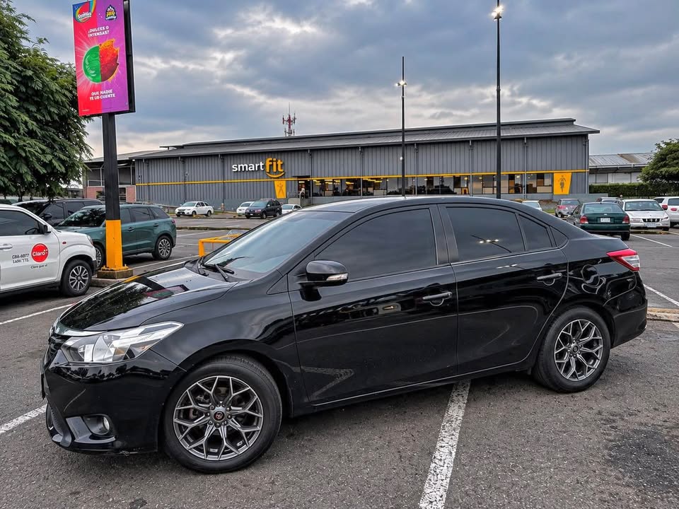 2014 Toyota Yaris - foto 2