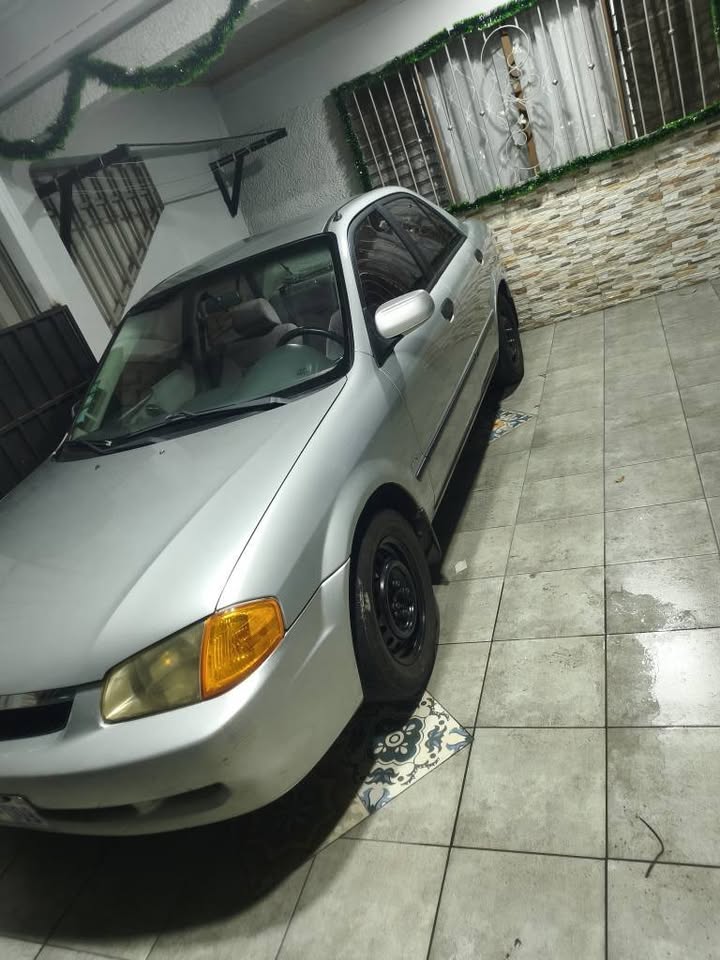 2000 Mazda Protege - foto 2