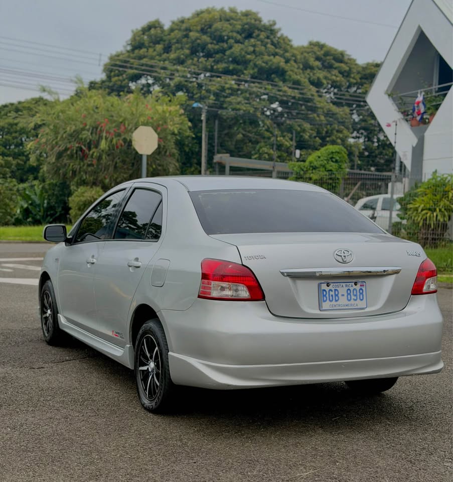 2008 Toyota Yaris - foto 2