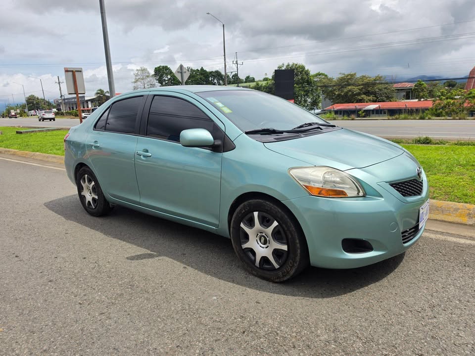 2009 Toyota Yaris Sedan - foto 2