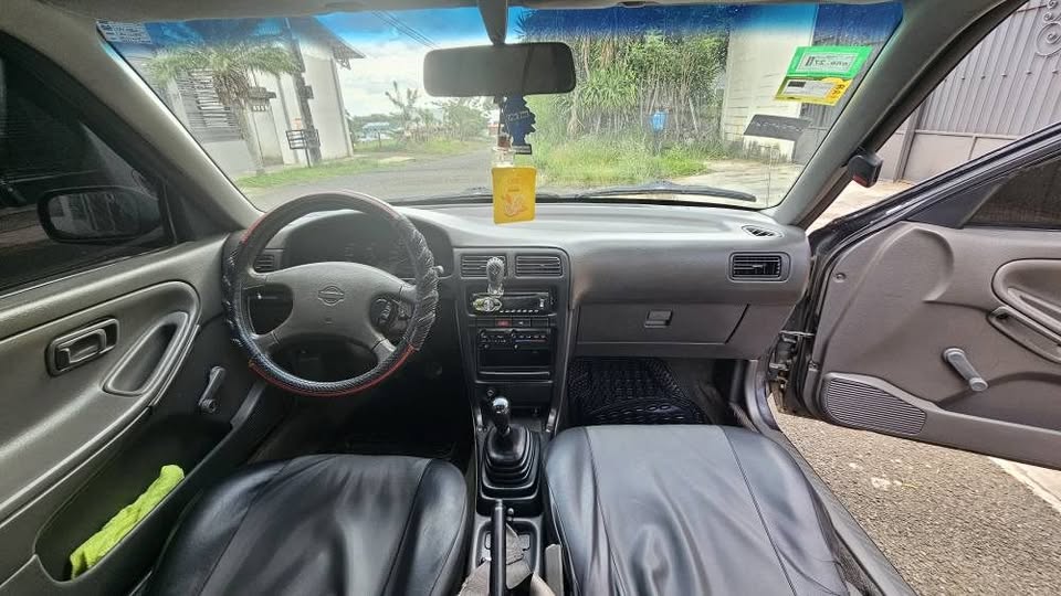 1992 Nissan Sentra - foto 5
