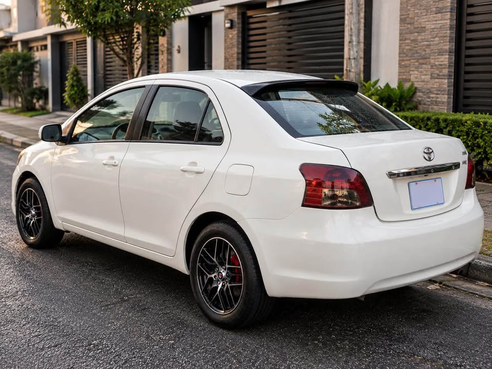 2009 Toyota Yaris - foto 2