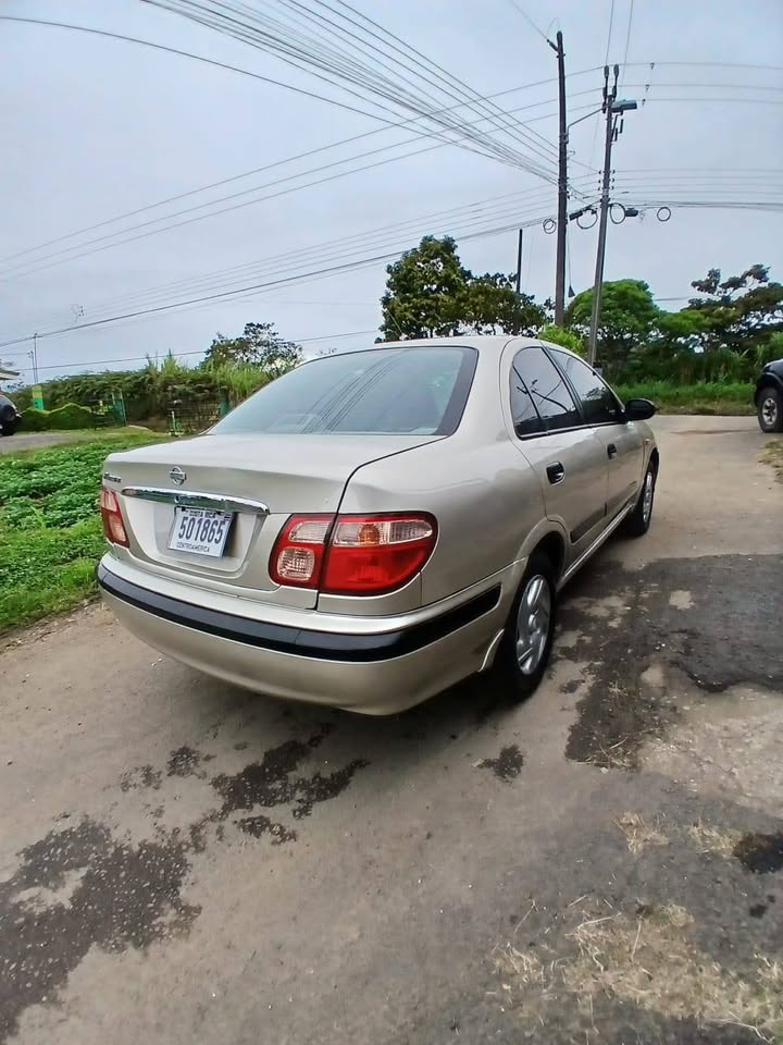 2003 Nissan Almera - foto 2