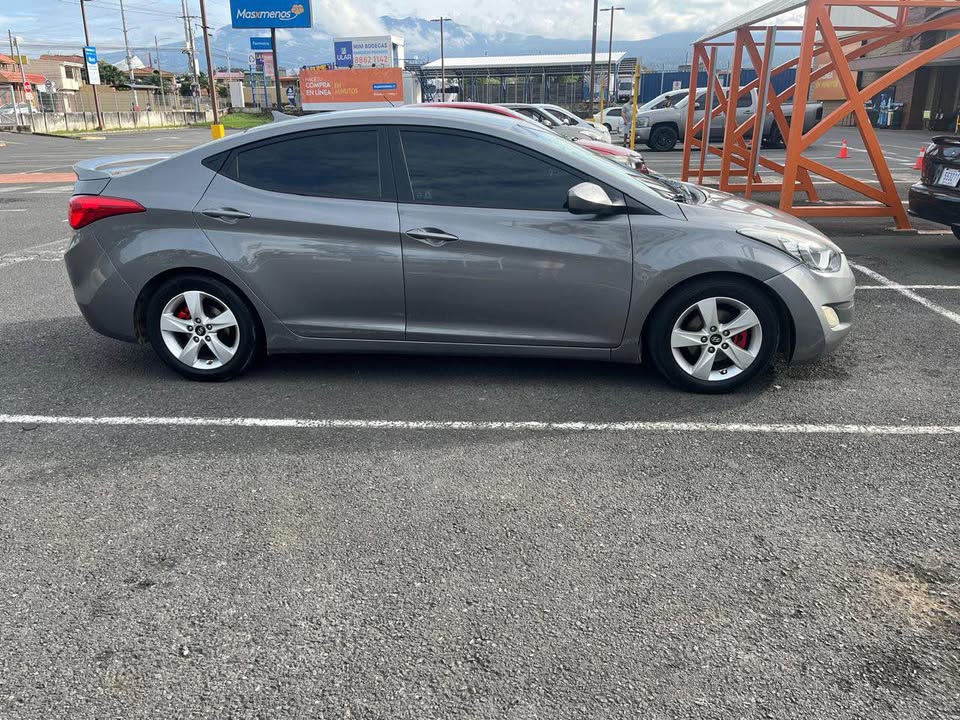 2013 Hyundai Elantra - foto 3