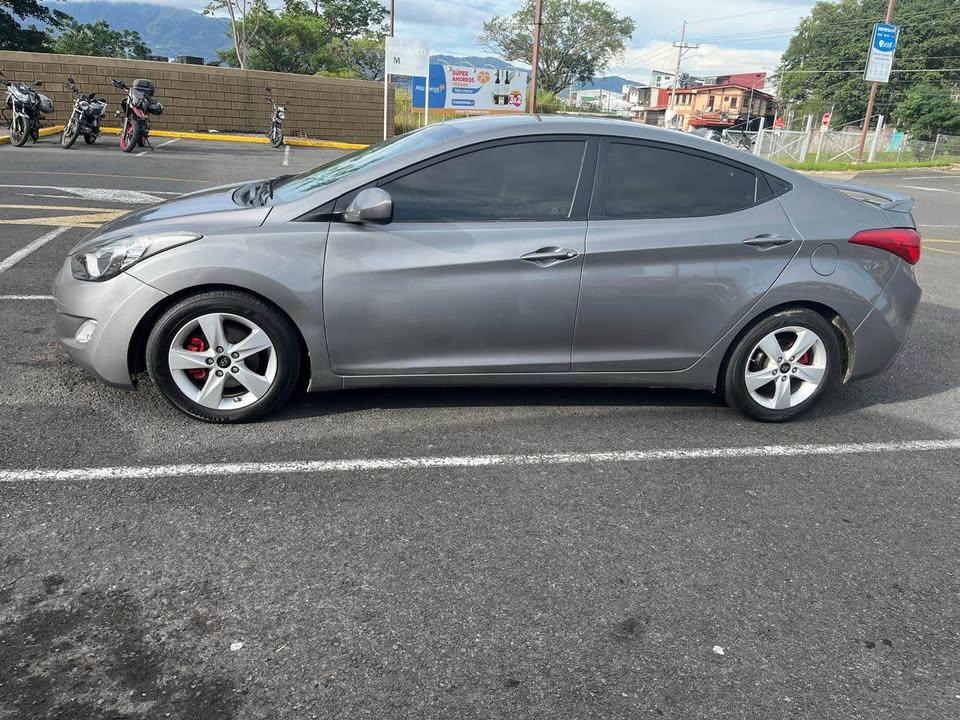 2013 Hyundai Elantra - foto 4