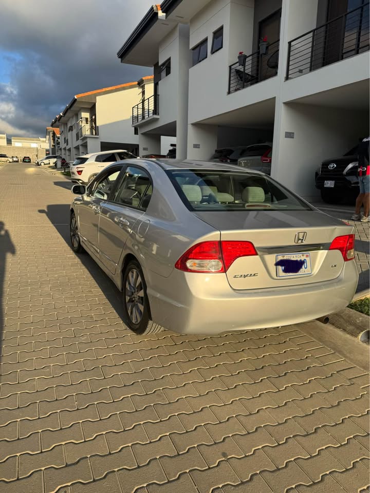 2010 Honda Civic - foto 2