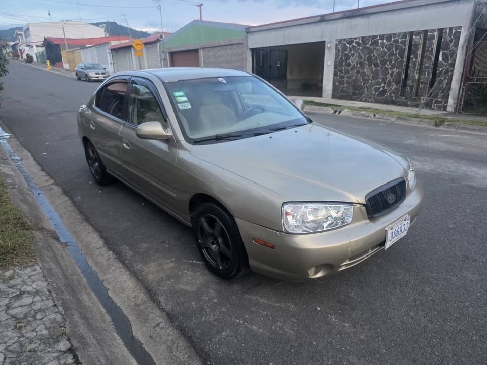 2003 Hyundai Elantra - foto 2