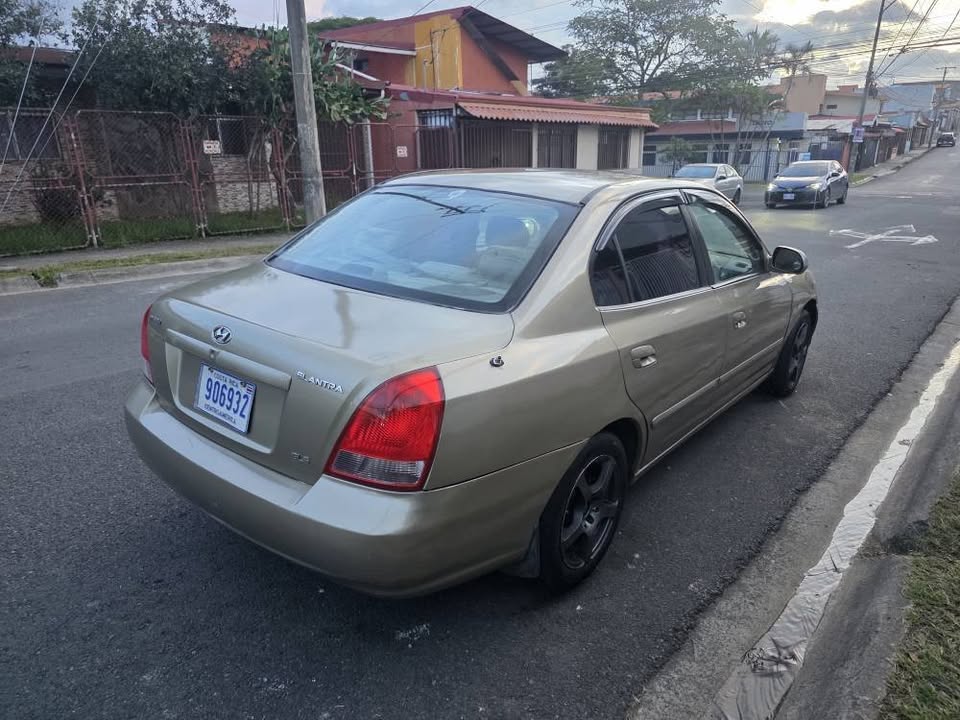 2003 Hyundai Elantra - foto 3
