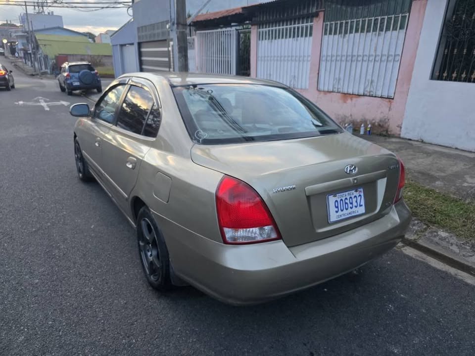 2003 Hyundai Elantra - foto 4